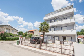 Отель Apartments Branka  Биоград На Мору